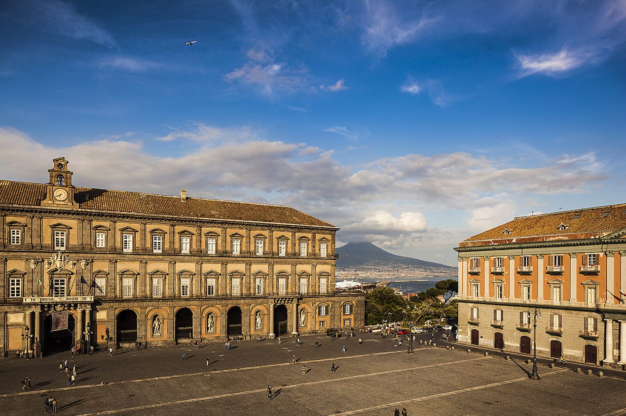 italy, naples, piazza plebiscito: the royal palace